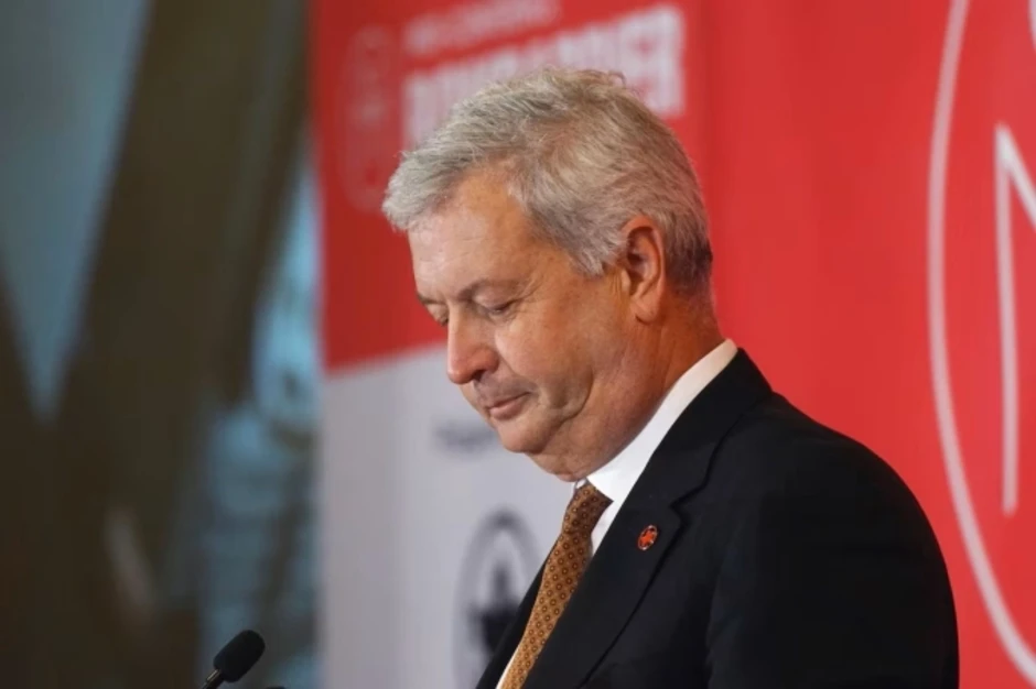CEO Air Canada từ chức sau tranh cãi về thông điệp chia buồn