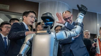 CEO hãng robot hình người hàng đầu Trung Quốc thành tỷ phú