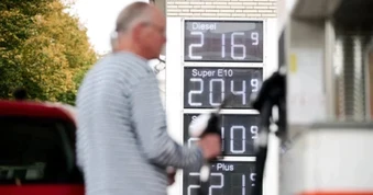 Châu Âu đồng ý giải phóng dầu diesel dưới áp lực của Mỹ Năm 2026