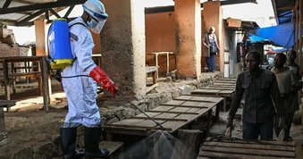 Chạy đua phát triển vắc-xin Ebola