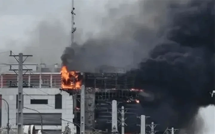 Cháy lớn tại trung tâm thương mại ở Iran, gần 50 người thương vong Cháy lớn tại trung tâm thương mại ở Iran, gần 50 người thương vong