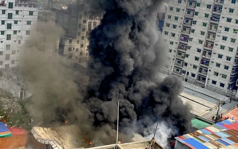 Cháy nhà máy sản xuất bật lửa ở Bangladesh, ít nhất 5 người thiệt mạng Cháy nhà máy sản xuất bật lửa ở Bangladesh, ít nhất 5 người thiệt mạng