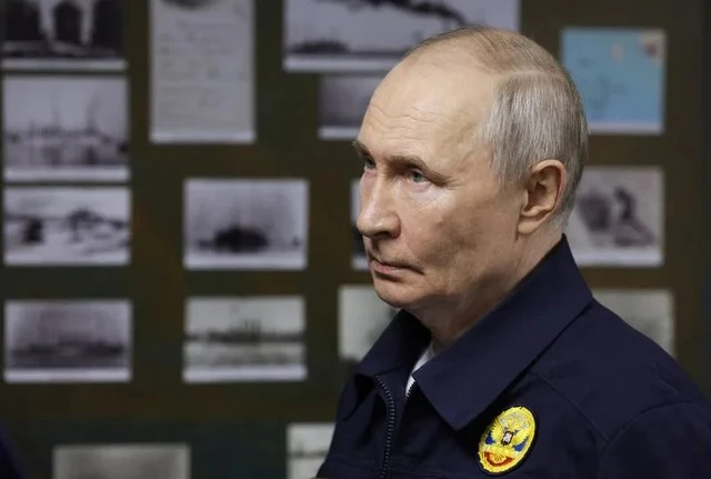 Chernomorsk nổ lớn, thiết bị quân sự bốc cháy - Siêu vũ khí Nga lộ diện, ông Putin tung nước cờ với 13.000 quân và 60 tàu chiến Chernomorsk nổ lớn, thiết bị quân sự bốc cháy - Siêu vũ khí Nga lộ diện, ông Putin tung nước cờ với 13.000 quân và 60 tàu chiến