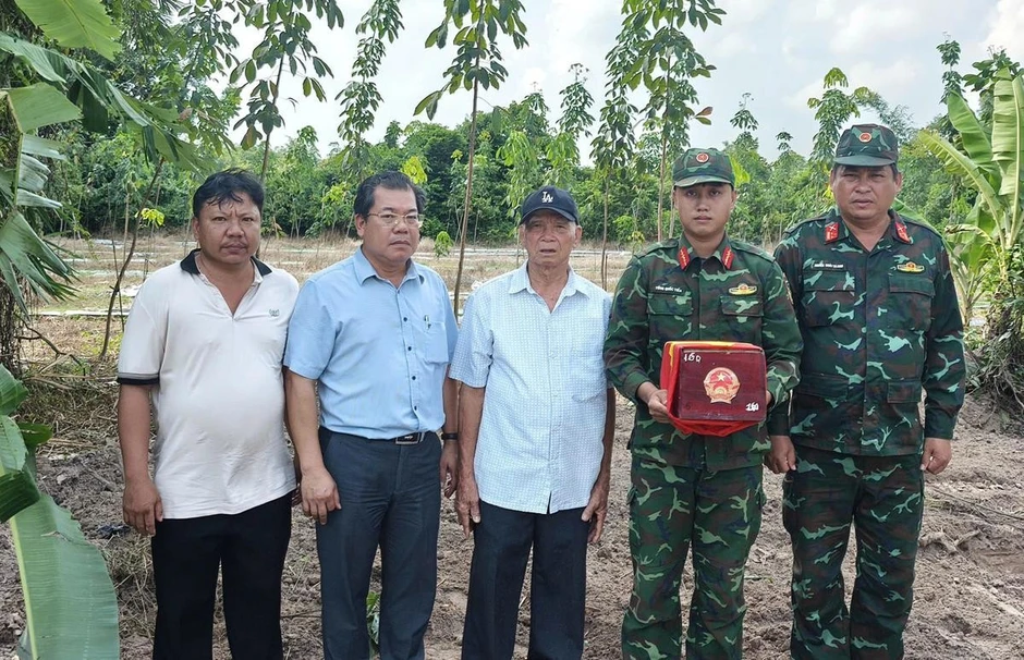 Chiến sĩ hy sinh sau khi vào nhà dân xin nước, gần 60 năm sau mới được tìm thấy Chiến sĩ hy sinh sau khi vào nhà dân xin nước, gần 60 năm sau mới được tìm thấy