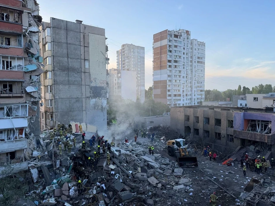 Chiến sự Nga-Ukraine 15-5: Đêm đẫm máu ở Kiev, 21 người thiệt mạng, 64 người bị thương và mất tích, ông Zelensky lệnh lên phương án đáp trả Chiến sự Nga-Ukraine 15-5: Đêm đẫm máu ở Kiev, 21 người thiệt mạng, 64 người bị thương và mất tích, ông Zelensky lệnh lên phương án đáp trả