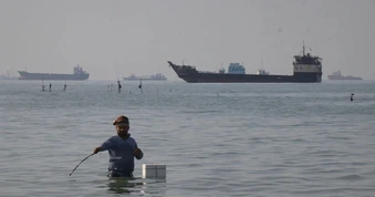 Chiến sự Trung Đông ngày 2-5: 14 binh sĩ Iran tử nạn vì bom chùm, IRGC đòi áp đặt "quy tắc mới"