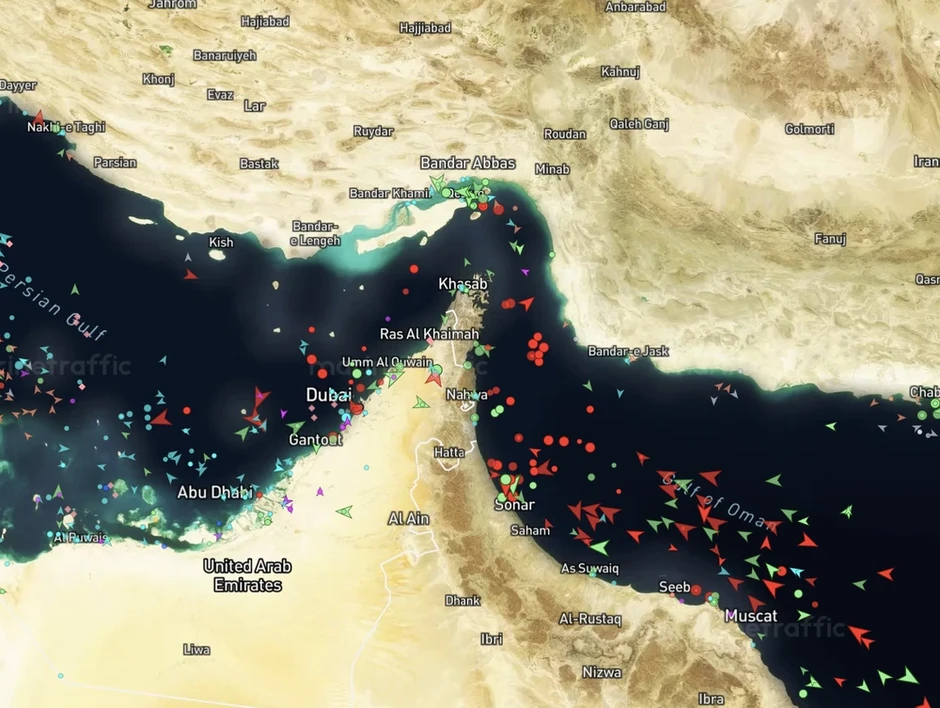 Chiến sự Trung Đông ngày 93: Mỹ nã tên lửa Hellfire vào tàu hàng trên đường tới Iran; Tehran phóng tên lửa sang căn cứ Kuwait, 5 quân nhân Mỹ bị thương Chiến sự Trung Đông ngày 93: Mỹ nã tên lửa Hellfire vào tàu hàng trên đường tới Iran; Tehran phóng tên lửa sang căn cứ Kuwait, 5 quân nhân Mỹ bị thương