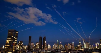 Chiến thuật của Iran đối phó với cuộc tấn công kéo dài của Mỹ, Israel