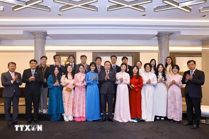 Chủ tịch Quốc hội mong sinh viên Việt tại Ý tiếp thu khoa học công nghệ, đóng góp cho quê hương Chủ tịch Quốc hội mong sinh viên Việt tại Ý tiếp thu khoa học công nghệ, đóng góp cho quê hương