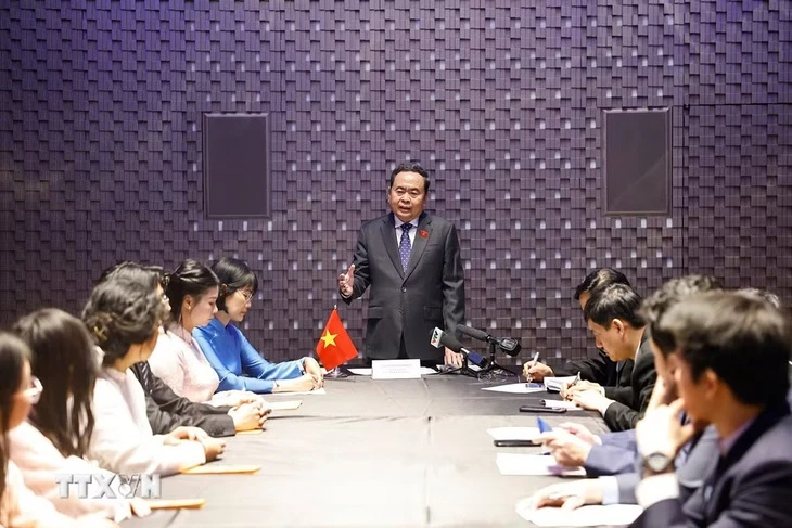 Chủ tịch Quốc hội mong sinh viên Việt tại Ý tiếp thu khoa học công nghệ, đóng góp cho quê hương Chủ tịch Quốc hội mong sinh viên Việt tại Ý tiếp thu khoa học công nghệ, đóng góp cho quê hương
