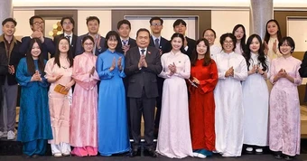 Chủ tịch Quốc hội mong sinh viên Việt tại Ý tiếp thu khoa học công nghệ, đóng góp cho quê hương