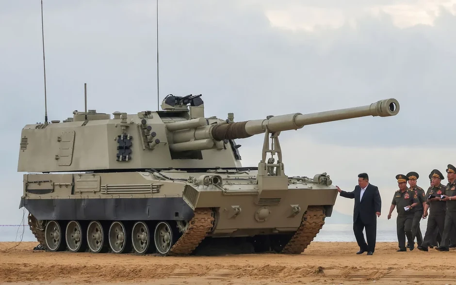 Chủ tịch Triều Tiên Kim Jong Un giám sát các vụ thử vũ khí Chủ tịch Triều Tiên Kim Jong Un giám sát các vụ thử vũ khí