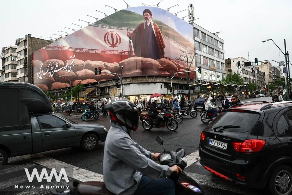 Chùm ảnh: Nhịp sống đời thường trở lại thủ đô Iran khi tiếng súng tạm ngưng