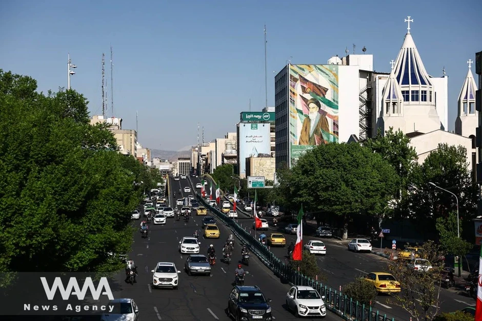 Chùm ảnh: Nhịp sống đời thường trở lại thủ đô Iran khi tiếng súng tạm ngưng