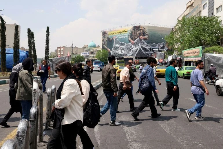 Chùm ảnh: Nhịp sống đời thường trở lại thủ đô Iran khi tiếng súng tạm ngưng