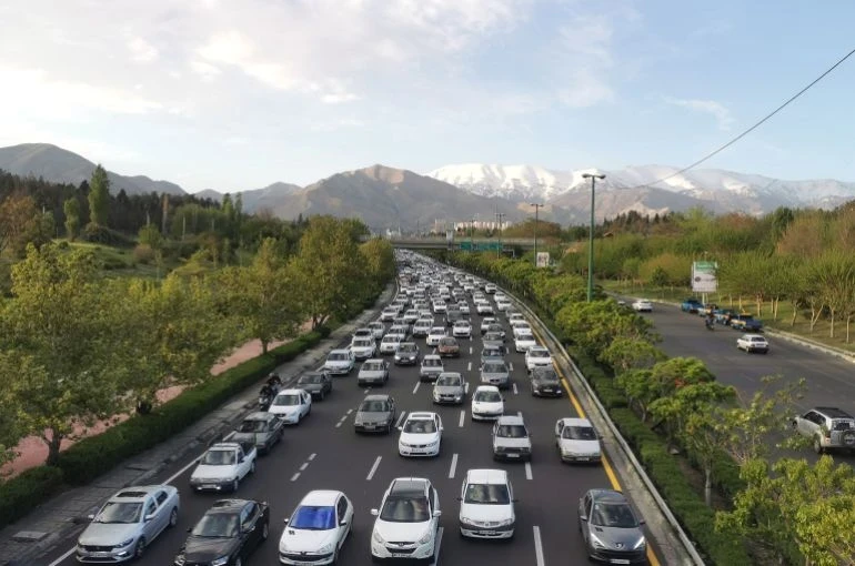 Chùm ảnh: Nhịp sống đời thường trở lại thủ đô Iran khi tiếng súng tạm ngưng