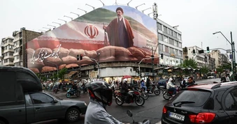 Chùm ảnh: Nhịp sống đời thường trở lại thủ đô Iran khi tiếng súng tạm ngưng