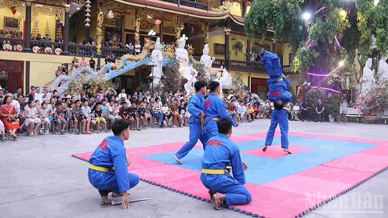 Chương trình biểu diễn nghệ thuật lân sư rồng đặc sắc tại Lào Chương trình biểu diễn nghệ thuật lân sư rồng đặc sắc tại Lào