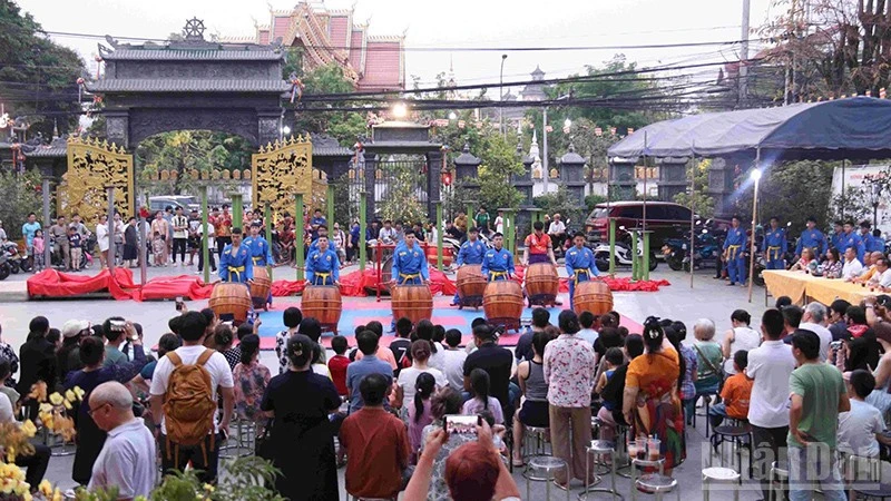 Chương trình biểu diễn nghệ thuật lân sư rồng đặc sắc tại Lào Chương trình biểu diễn nghệ thuật lân sư rồng đặc sắc tại Lào