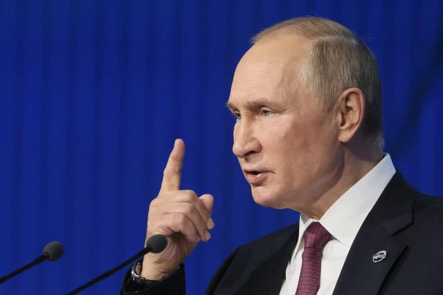 Cờ Nga kéo lên tại 10 điểm nóng, ông Putin lộ nước cờ bất ngờ: "Đòn giáng choáng váng" phá vỡ mắt xích phòng thủ