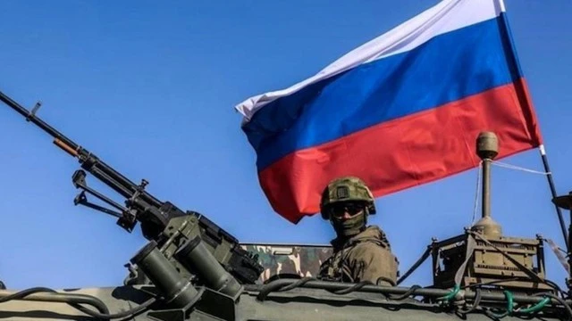 Cờ Nga kéo lên tại 10 điểm nóng, ông Putin lộ nước cờ bất ngờ: "Đòn giáng choáng váng" phá vỡ mắt xích phòng thủ