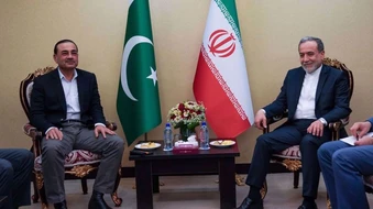 Có tin ông Trump hủy lịch dự đám cưới con trai để họp về Iran; Tư lệnh quân đội Pakistan họp với Ngoại trưởng Iran đến tận khuya