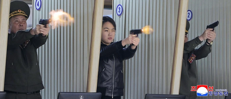 Con gái Chủ tịch Triều Tiên Kim Jong Un thử bắn súng lục