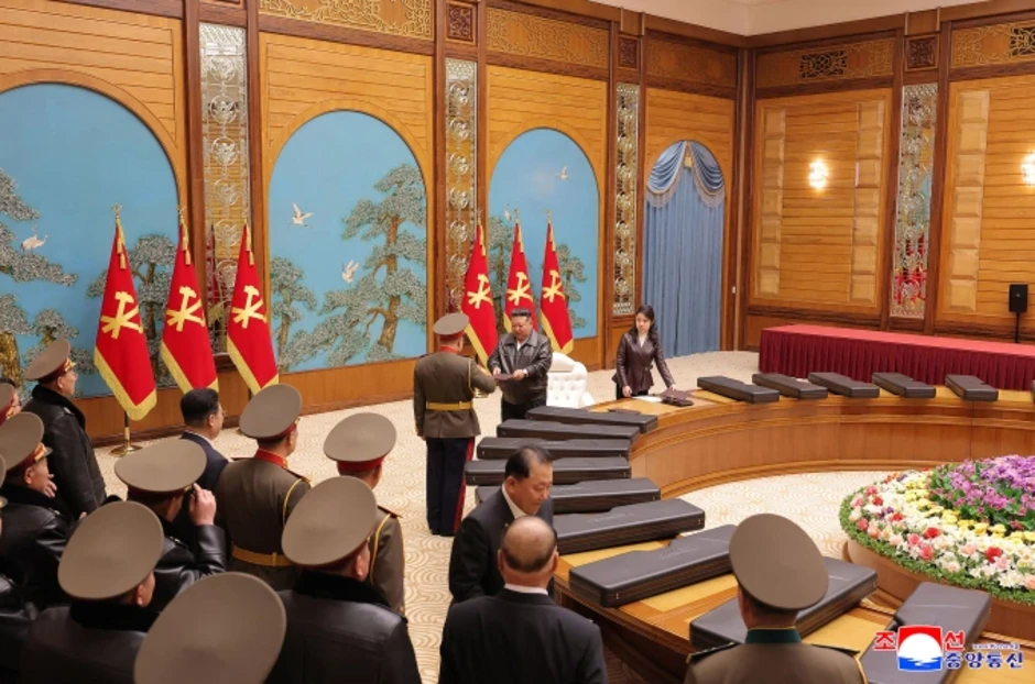 Con gái ông Kim Jong-un khai hỏa súng bắn tỉa Con gái ông Kim Jong-un khai hỏa súng bắn tỉa