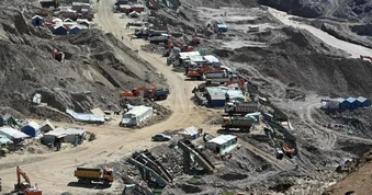 Cơn sốt đào vàng đảo lộn cuộc sống của người Afghanistan
