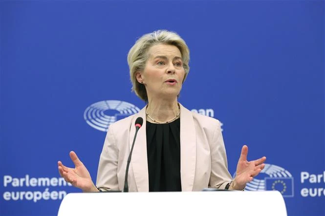 'Cơn sốt trừng phạt' của EU: Từ Nga lan sang Trung Quốc 'Cơn sốt trừng phạt' của EU: Từ Nga lan sang Trung Quốc
