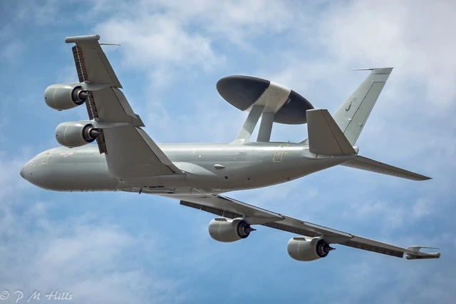 Cõng trên lưng chiếc đĩa khổng lồ, mẫu Boeing 707 này có gì đặc biệt mà giá lên tới nửa tỷ USD? Cõng trên lưng chiếc đĩa khổng lồ, mẫu Boeing 707 này có gì đặc biệt mà giá lên tới nửa tỷ USD?