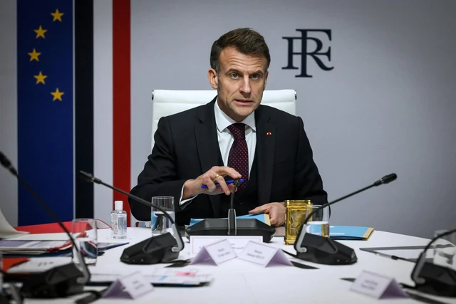 Cứ 10 trạm xăng lại xuất hiện một hiện tượng lạ, ông Macron lệnh toàn chính phủ Pháp hành động - Nga vào cuộc Cứ 10 trạm xăng lại xuất hiện một hiện tượng lạ, ông Macron lệnh toàn chính phủ Pháp hành động - Nga vào cuộc
