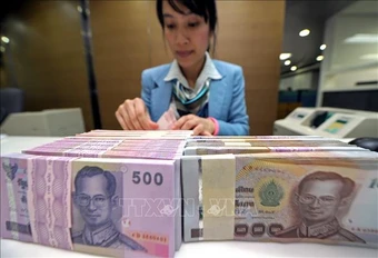 Cú sốc dầu mỏ đẩy nhiều nền kinh tế vào nguy cơ khủng hoảng tiền tệ