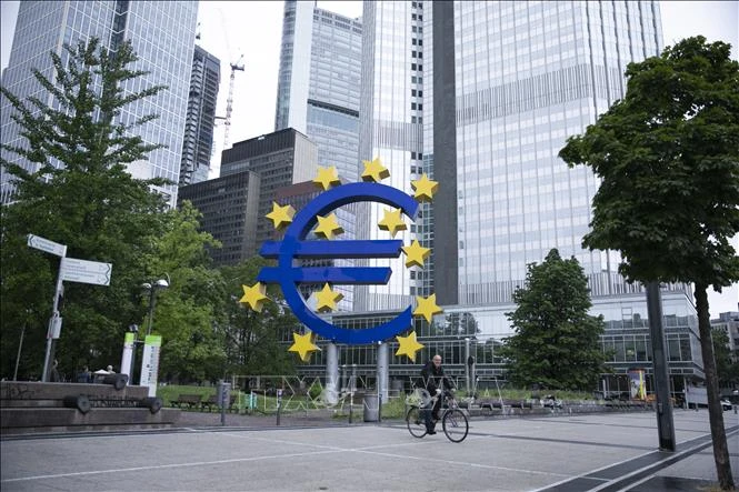 Cú sốc dầu mỏ toàn cầu có thể buộc ECB phải tăng lãi suất