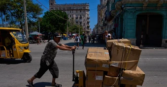 Cuba cân nhắc đề nghị viện trợ của Mỹ