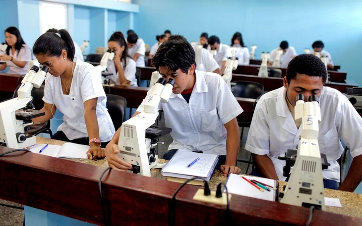 Cuba chỉ trích EU xài 'tiêu chuẩn kép' khi chê trách Cuba Cuba chỉ trích EU xài 'tiêu chuẩn kép' khi chê trách Cuba