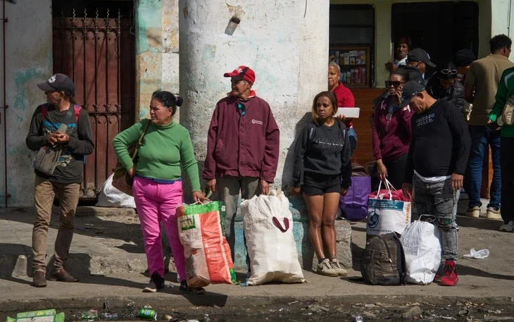 Cuba nỗ lực khôi phục lưới điện toàn quốc sau khi mất điện diện rộng Cuba nỗ lực khôi phục lưới điện toàn quốc sau khi mất điện diện rộng
