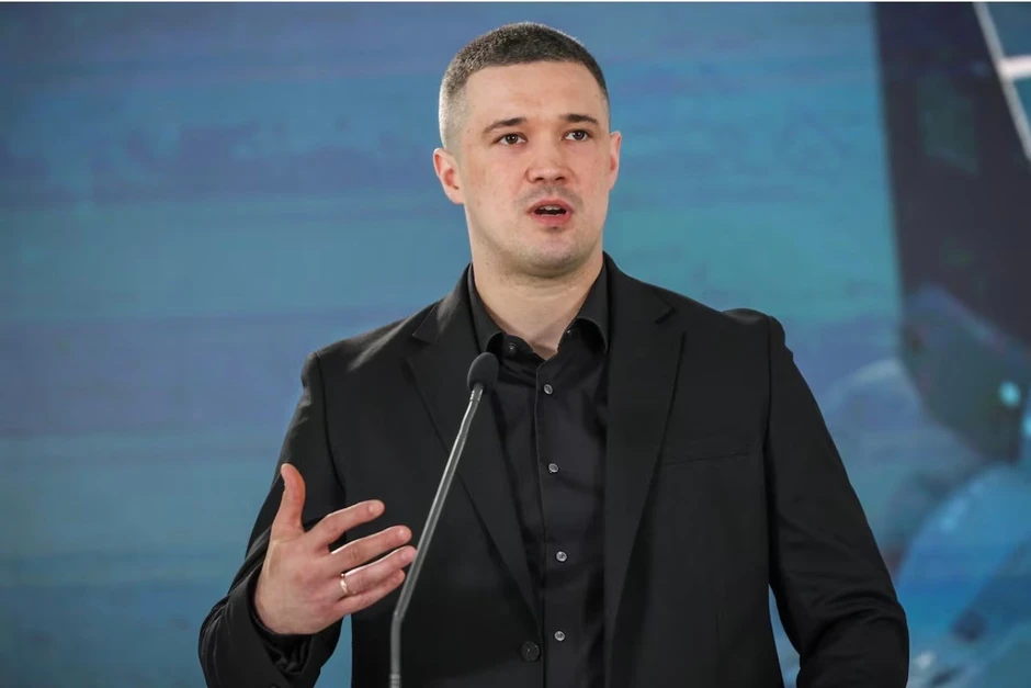 Cựu Bộ trưởng Quốc phòng Ukraine bất ngờ kêu gọi tổ chức bầu cử, thách thức Tổng thống Zelensky Cựu Bộ trưởng Quốc phòng Ukraine bất ngờ kêu gọi tổ chức bầu cử, thách thức Tổng thống Zelensky