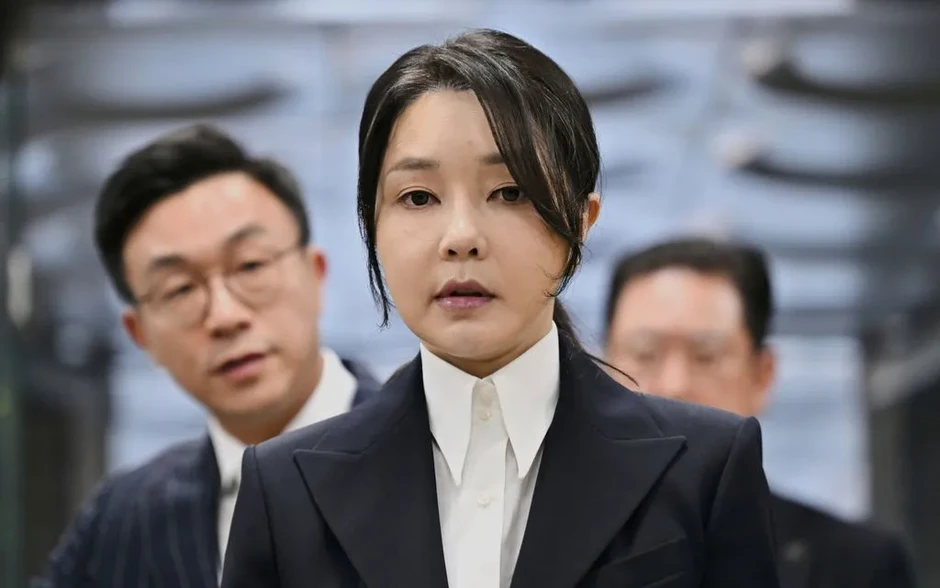 Cựu Đệ nhất phu nhân Hàn Quốc Kim Keon Hee bị tuyên án 7 năm tù Cựu Đệ nhất phu nhân Hàn Quốc Kim Keon Hee bị tuyên án 7 năm tù
