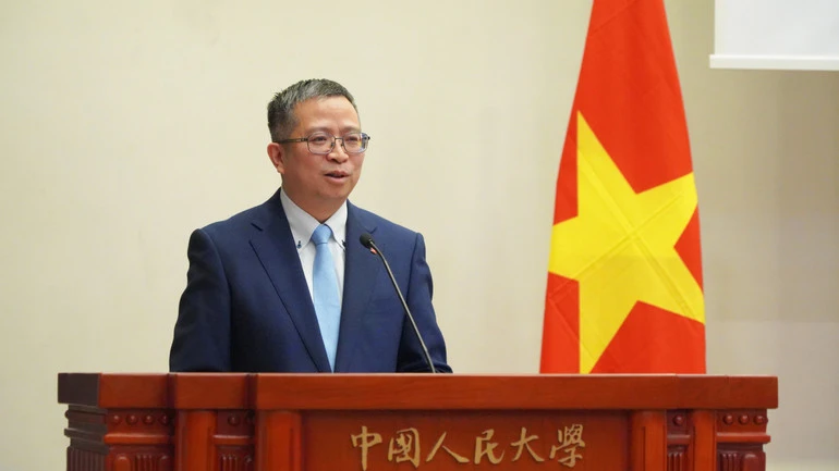 Đại sứ Phạm Thanh Bình chia sẻ với học giả và sinh viên Trung Quốc về những kết quả nổi bật của Đại hội XIV Đại sứ Phạm Thanh Bình chia sẻ với học giả và sinh viên Trung Quốc về những kết quả nổi bật của Đại hội XIV