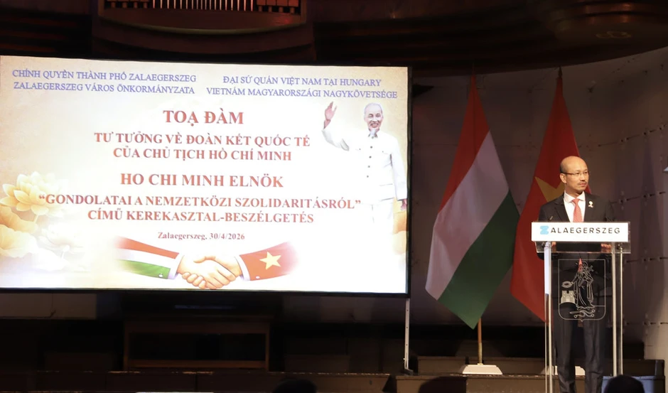 Đại sứ quán Việt Nam tại Hungary tổ chức nhiều hoạt động tôn vinh cuộc đời và sự nghiệp vĩ đại của Chủ tịch Hồ Chí Minh