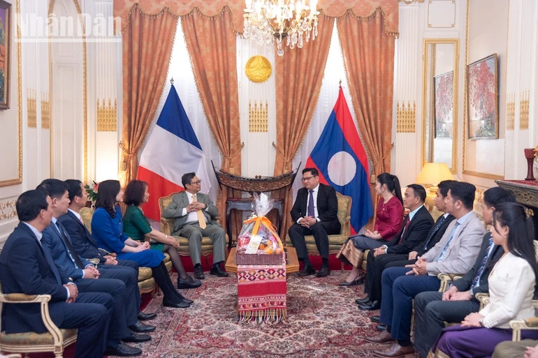 Đại sứ quán Việt Nam tại Pháp chúc Tết Bunpimay của Lào Đại sứ quán Việt Nam tại Pháp chúc Tết Bunpimay của Lào