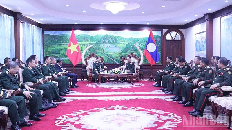 Đại tướng Nguyễn Tân Cương thăm và làm việc tại Lào Đại tướng Nguyễn Tân Cương thăm và làm việc tại Lào