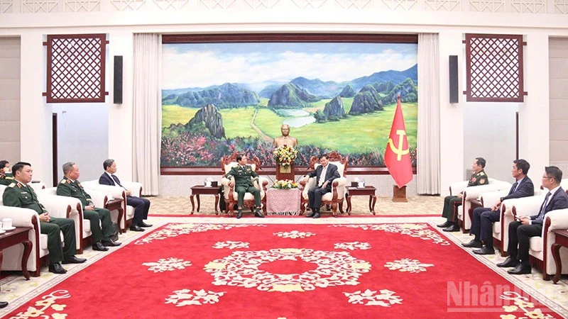 Đại tướng Nguyễn Tân Cương thăm và làm việc tại Lào Đại tướng Nguyễn Tân Cương thăm và làm việc tại Lào