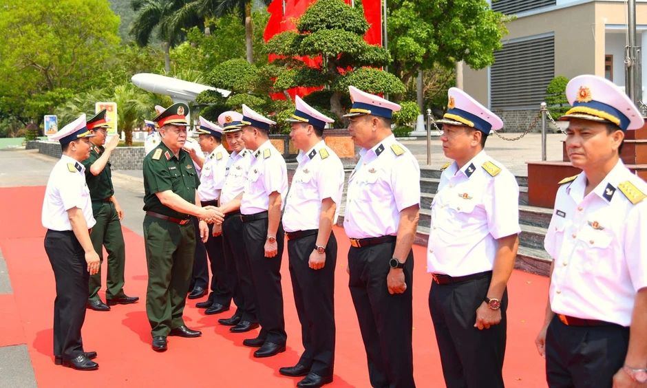 Đại tướng Nguyễn Trọng Nghĩa giao nhiệm vụ cho Bộ Chỉ huy Quân sự TP. Đà Nẵng Đại tướng Nguyễn Trọng Nghĩa giao nhiệm vụ cho Bộ Chỉ huy Quân sự TP. Đà Nẵng