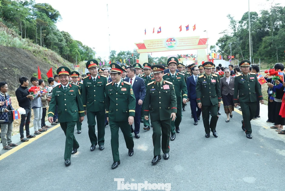 Đại tướng Phan Văn Giang dẫn đầu đoàn Việt Nam sang Lào dự Giao lưu hữu nghị Quốc phòng biên giới lần thứ III Đại tướng Phan Văn Giang dẫn đầu đoàn Việt Nam sang Lào dự Giao lưu hữu nghị Quốc phòng biên giới lần thứ III