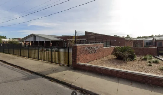Đâm dao tại trường trung học ở Florida (Mỹ), 1 học sinh bị bắt giữ Đâm dao tại trường trung học ở Florida (Mỹ), 1 học sinh bị bắt giữ