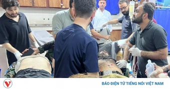 Đánh bom liều chết gần đồn cảnh sát Pakistan, hàng chục người thương vong