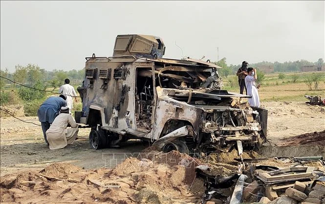 Đánh bom liều chết tại Pakistan, gần 30 người thương vong Đánh bom liều chết tại Pakistan, gần 30 người thương vong