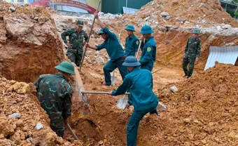 Đào móng xây trường, phát hiện quả bom còn nguyên kíp nổ